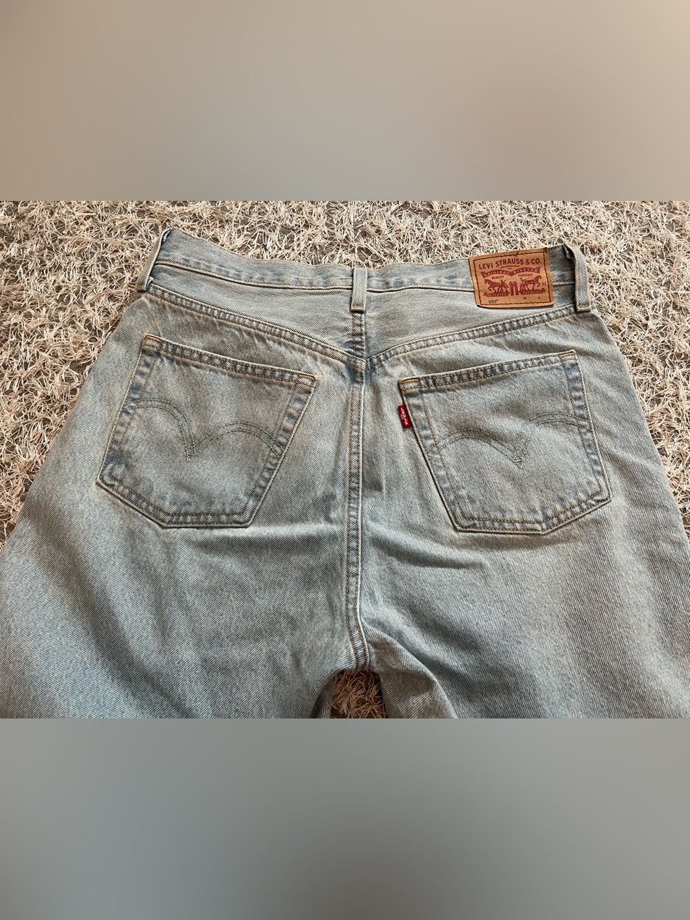 Women’s Levi’s 501 Light Wash Distressed Denim Jeans Waist 29” Length 30” - Picture 7 of 7